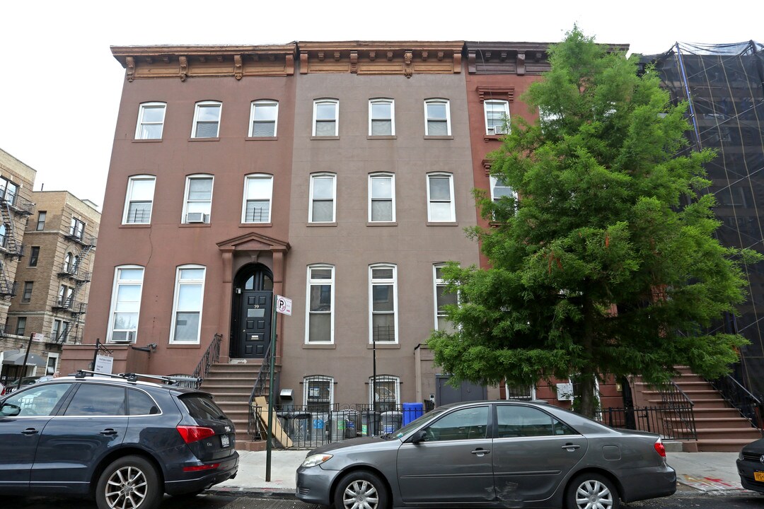 41 Putnam Ave in Brooklyn, NY - Building Photo