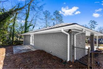 2313 Green Forrest Dr in Decatur, GA - Foto de edificio - Building Photo