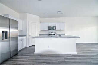 1052 Water Oak Ln in Pattison, TX - Building Photo - Building Photo