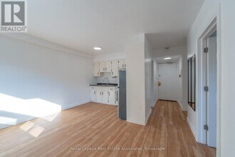 122 Victoria Ave N in Hamilton, ON - Building Photo - Building Photo