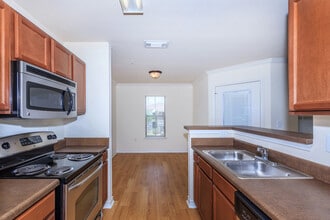 Marbella Bay Apartments in Beaumont, TX - Foto de edificio - Building Photo