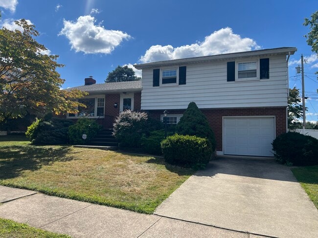 property at 1533 Lois Ln