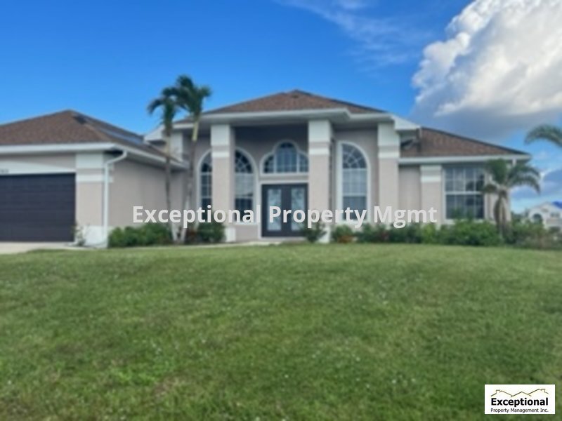 303 SW 26th Pl in Cape Coral, FL - Building Photo