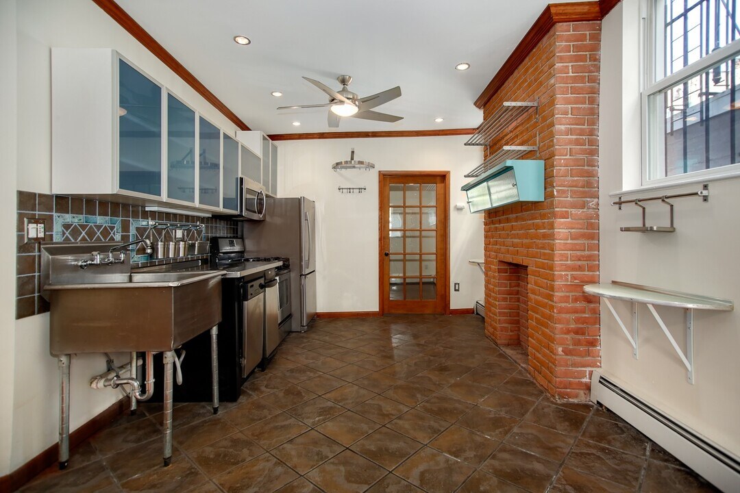 43 Coles St in Jersey City, NJ - Building Photo