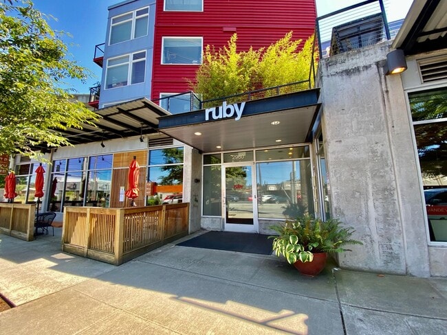 2960 Eastlake Ave in Seattle, WA - Building Photo - Building Photo