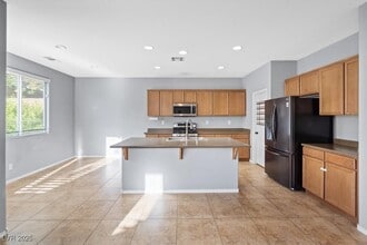 10645 Mt Jefferson Ave in Las Vegas, NV - Building Photo - Building Photo