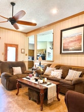 1405 Ridgemoor Ln in Richardson, TX - Foto de edificio - Building Photo