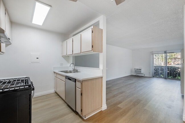 CPA - Casa Patrina in Granada Hills, CA - Building Photo - Interior Photo