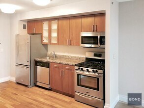 776 6th Ave in New York, NY - Building Photo - Building Photo