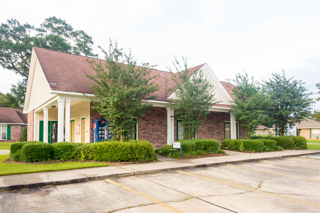 Bougainvilla Apartments in Denham Springs, LA - Building Photo