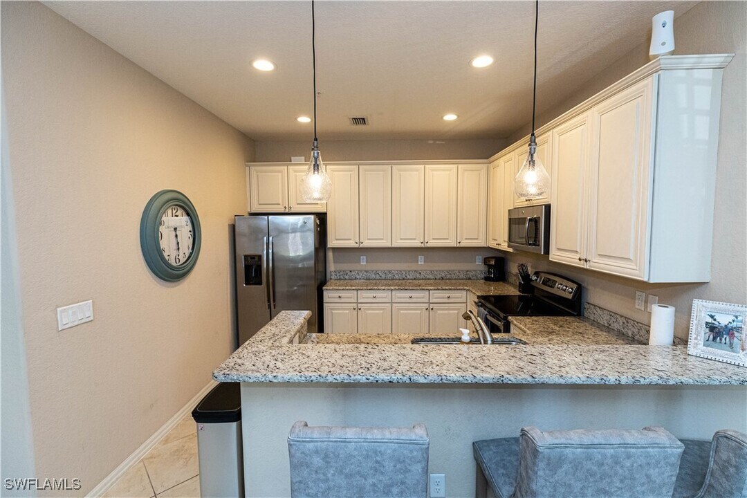11318 Paseo Grande Blvd in Ft. Myers, FL - Foto de edificio