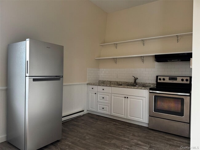 24 Front St in Millbrook, NY - Building Photo - Building Photo