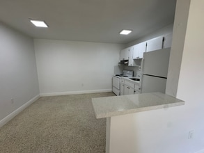 955 SW 71st Ave in Miami, FL - Building Photo - Building Photo