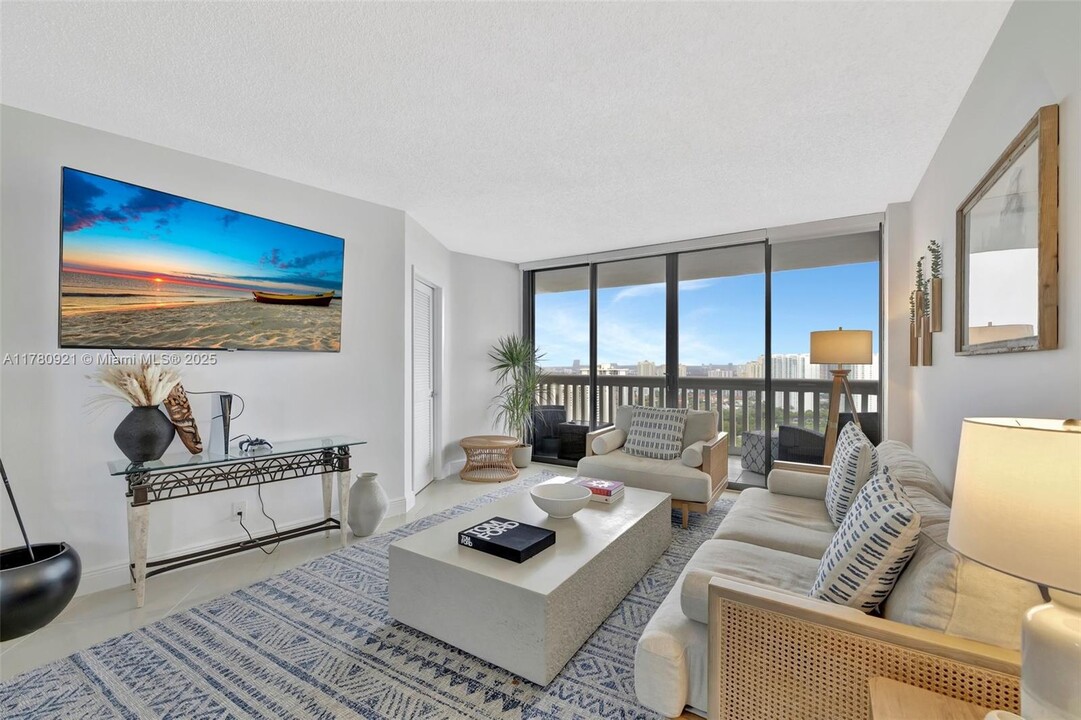 1000 E Island Blvd, Unit 3005 in Aventura, FL - Foto de edificio