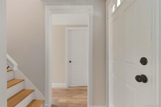 327 W Neck Rd in Lloyd Harbor, NY - Building Photo - Building Photo