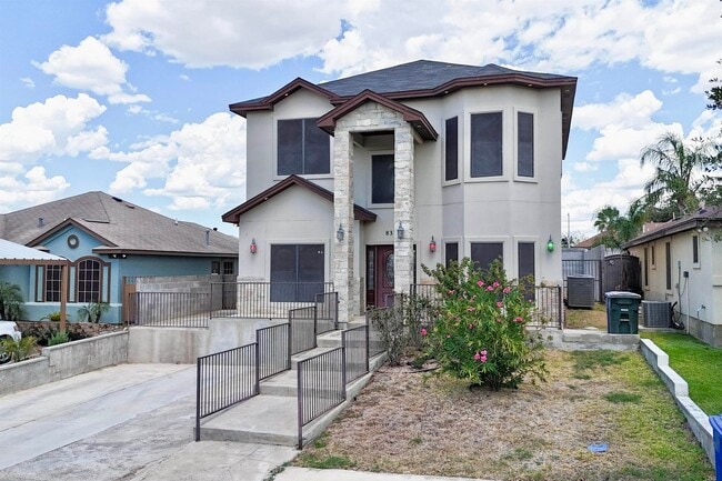 833 George Read Dr in Laredo, TX - Building Photo - Building Photo