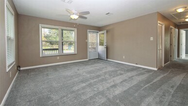 6611 Wayne Johnson Ave in Hitchcock, TX - Building Photo - Building Photo