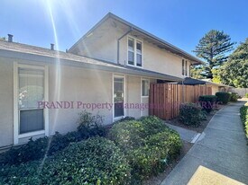 79 Roundtree Blvd in San Rafael, CA - Building Photo