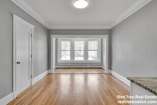 142 Sutherland Rd, Unit 1 in Boston, MA - Building Photo