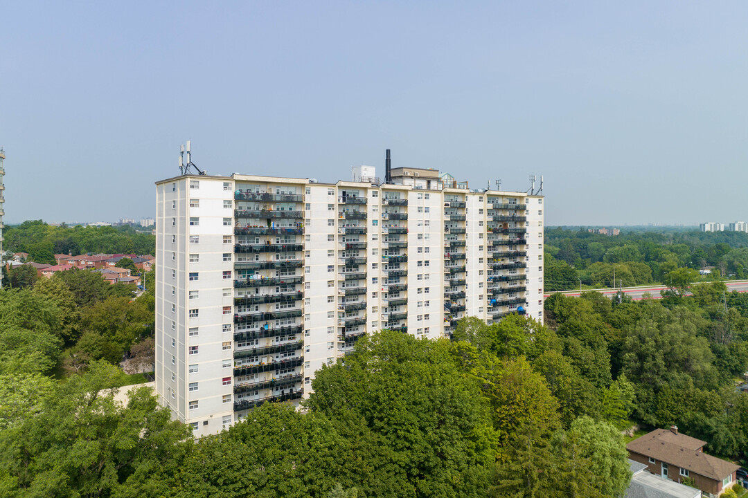 Guildwood Gardens in Toronto, ON - Building Photo