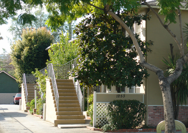 1253 S Glendale Ave in Glendale, CA - Building Photo - Building Photo