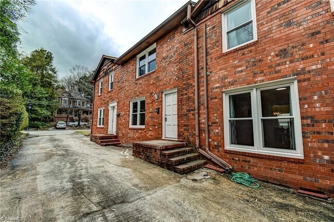 property at 115 S Mendenhall St