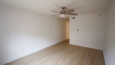 3825 E Camelback Rd, Unit 150 in Phoenix, AZ - Building Photo - Building Photo