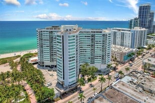 7135 Collins Ave in Miami, FL - Building Photo