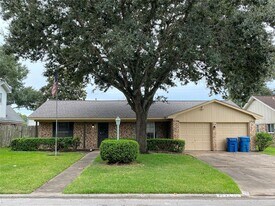 2233 Ripple Creek Dr in Rosenberg, TX - Building Photo