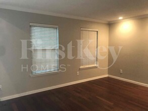 621 Stellaway Dr, Unit Private Bedroom in Desoto, TX - Building Photo - Building Photo