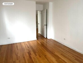 200 E 28th St in New York, NY - Building Photo - Building Photo