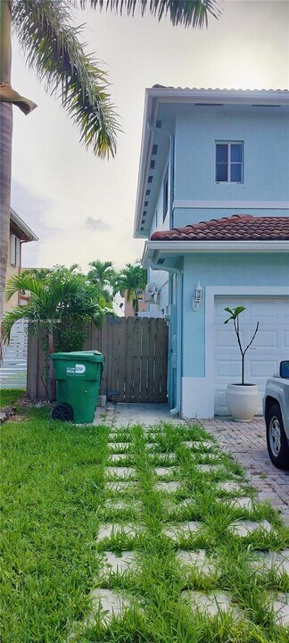 14552 SW 158th Ct in Miami, FL - Building Photo