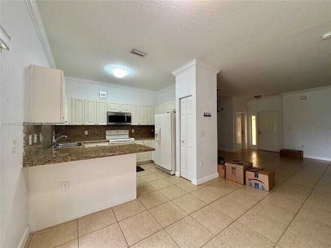 2741 NE 4th St in Homestead, FL - Foto de edificio - Building Photo