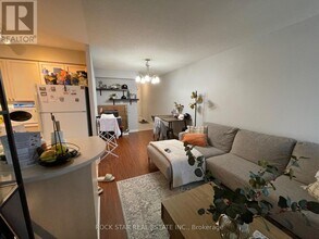 3 Rean Dr in Toronto, ON - Building Photo - Building Photo