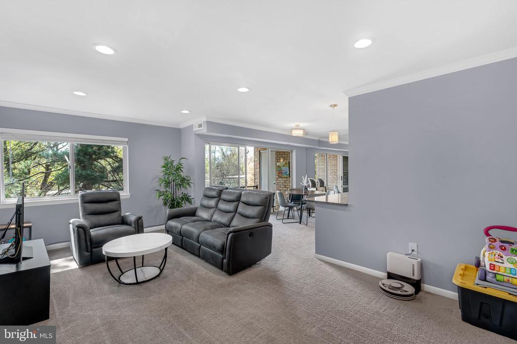 12201 Academy Way in North Bethesda, MD - Foto de edificio