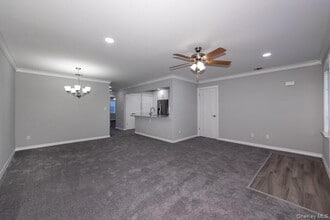 81 Secatogue Ave in Farmingdale, NY - Building Photo - Building Photo