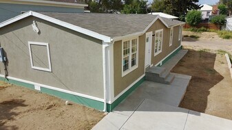 220 Liberty St in Rock Springs, WY - Building Photo