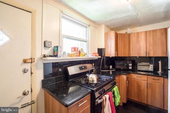 2054 Palethorp St photo'