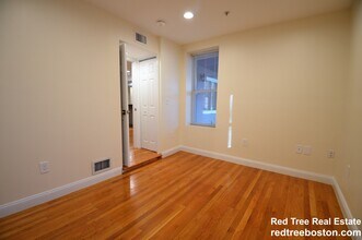 1850 Beacon St, Unit 2 in Brookline, MA - Foto de edificio - Building Photo
