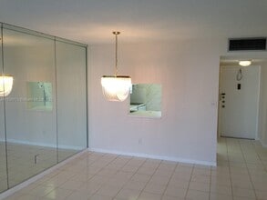 6070 NW 64th Ave in Fort Lauderdale, FL - Building Photo - Building Photo