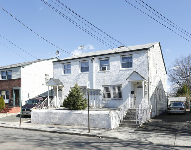 633-635 Myrtle St in Elizabeth, NJ - Building Photo - Building Photo