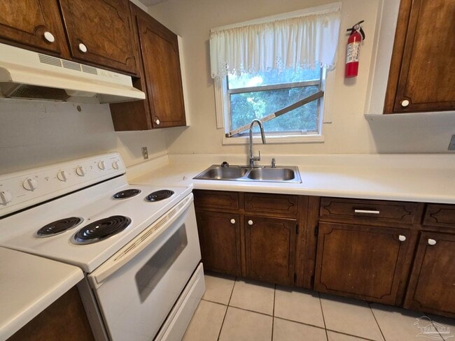 property at 916 Twinbrook Ave