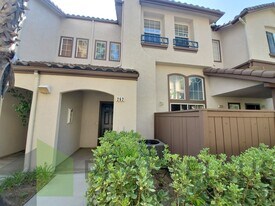 10304 Wateridge Cir in San Diego, CA - Building Photo