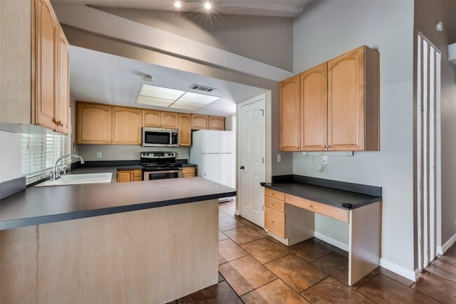 5605 Valley Mills Dr in Garland, TX - Building Photo - Building Photo