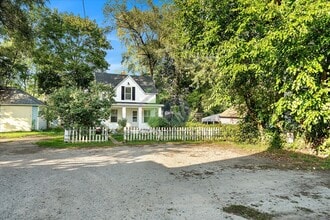 865 10th St NW in Grand Rapids, MI - Building Photo - Building Photo