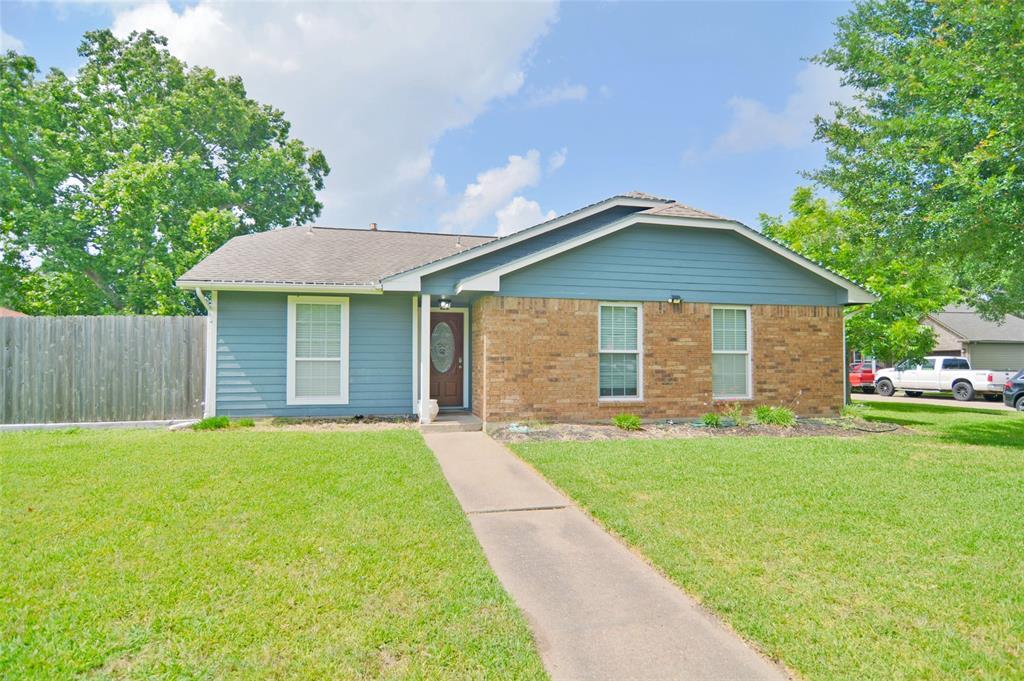 11731 Bowie Dr in La Porte, TX - Building Photo