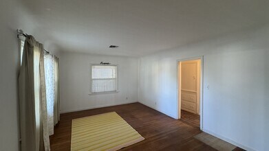 1037 N Highland St in Visalia, CA - Building Photo - Building Photo