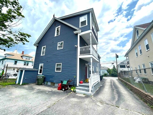 147 Chestnut St in Nashua, NH - Building Photo - Building Photo