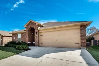 649 Clearbrook St in Azle, TX - Building Photo - Building Photo