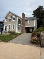 99 Main St in Stonington, CT - Building Photo